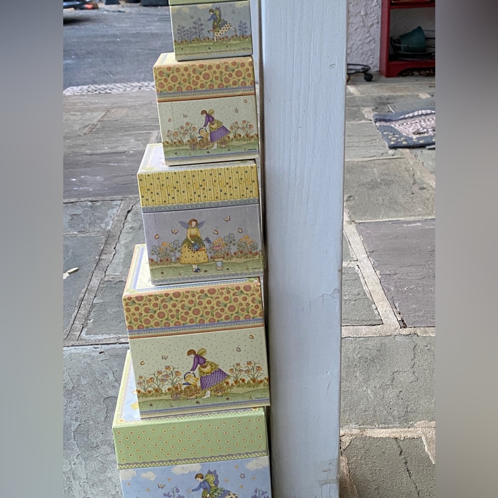 Debbie Mumm 5 Nesting boxes - Picture 10 of 16